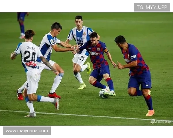 赫内斯质疑巴萨巨额债务为何未降级其他国家早已处理此类问题